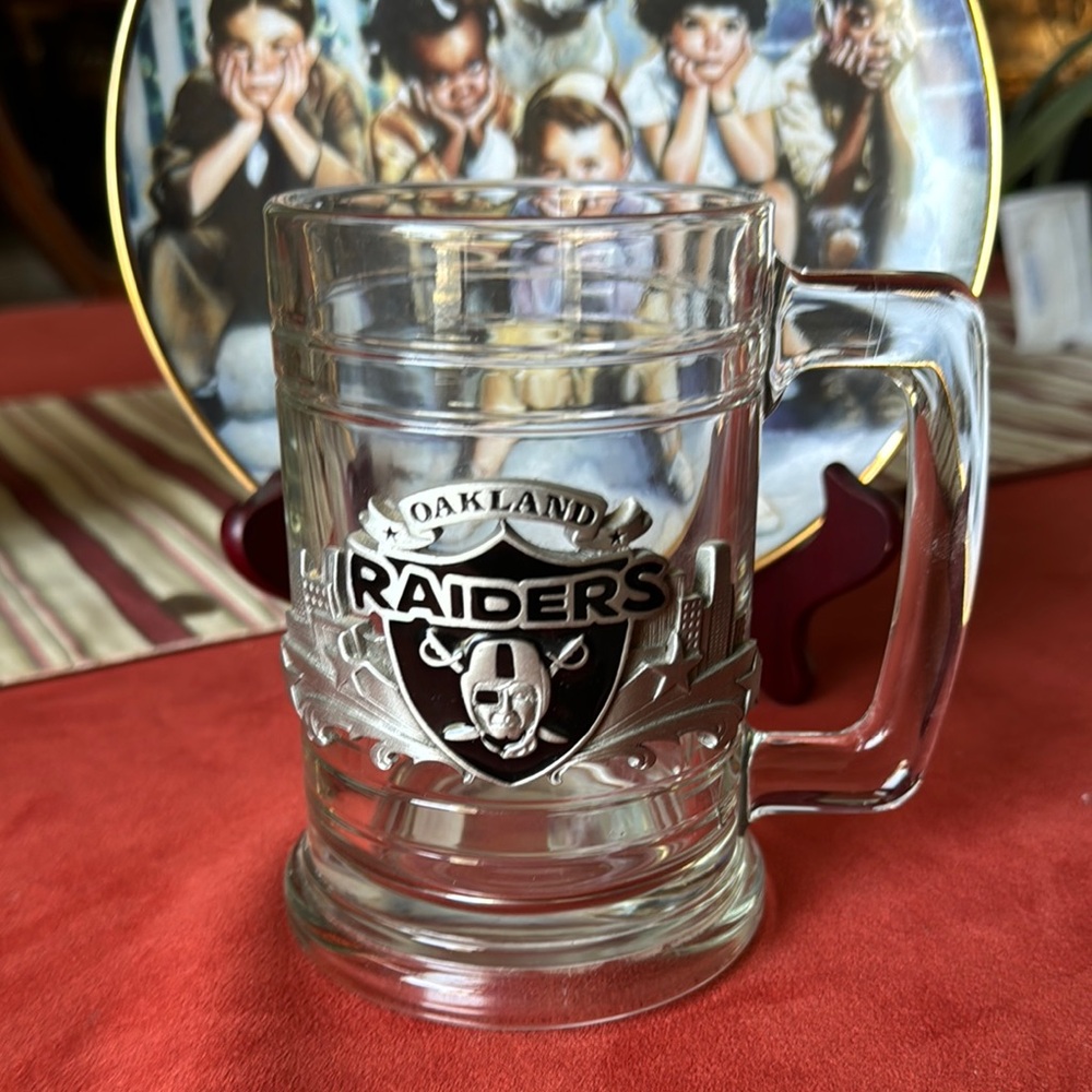 Oakland Raiders Glass Beer Mug metallic logo